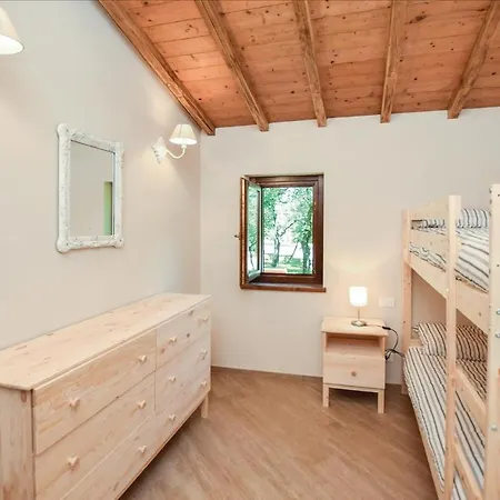 2 Bedroom Beautiful In -lt- Holiday home *