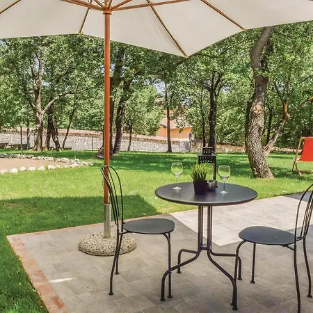 2 Bedroom Beautiful In -lt- *