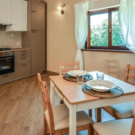 2 Bedroom Beautiful In -lt-